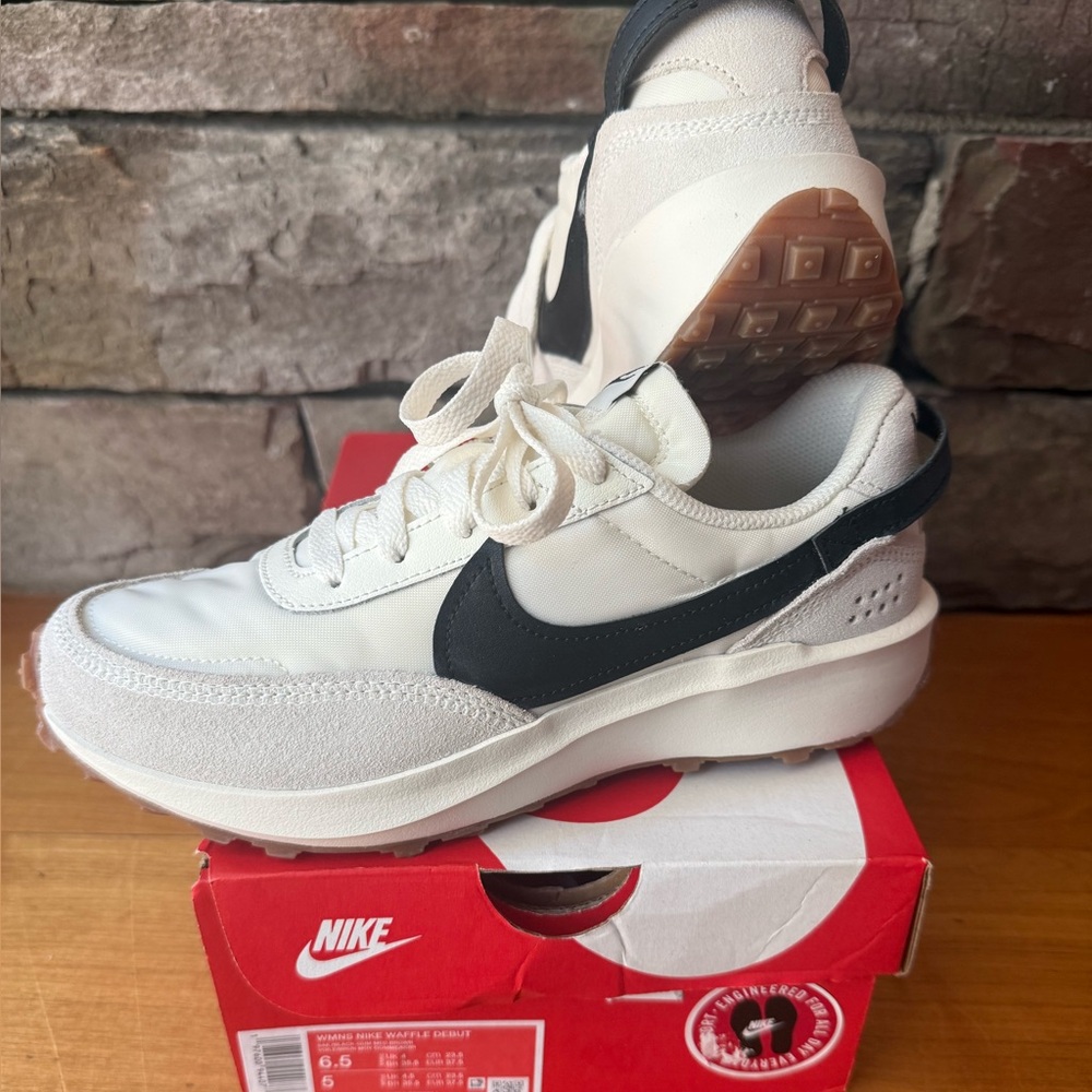 NIB/New Nike Waffle Debut 5M/6.5W